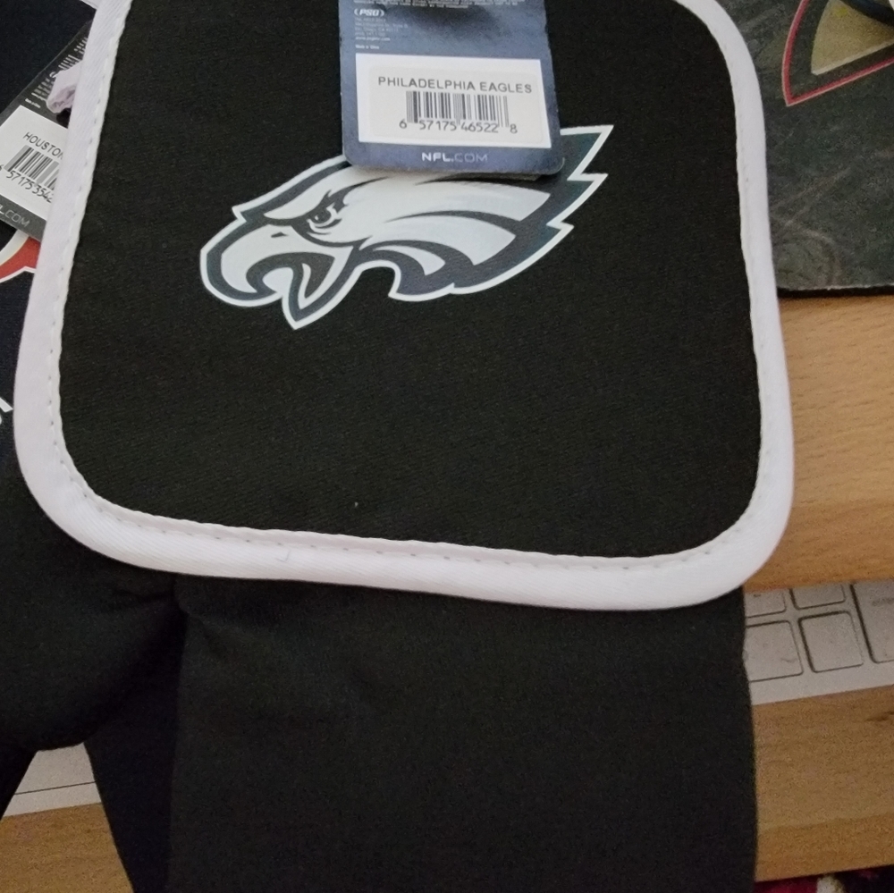 New NFL Philadelphia Eagles mitt and potholder set one size fits most